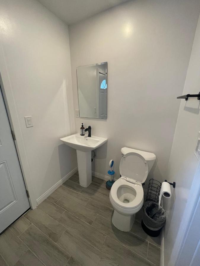 Private Standalone Room W/ Tv, Wifi & Ac In Carson Luaran gambar